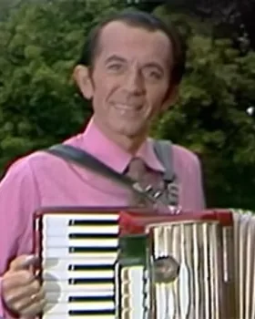 Herbert Roth mit Akkordeon
